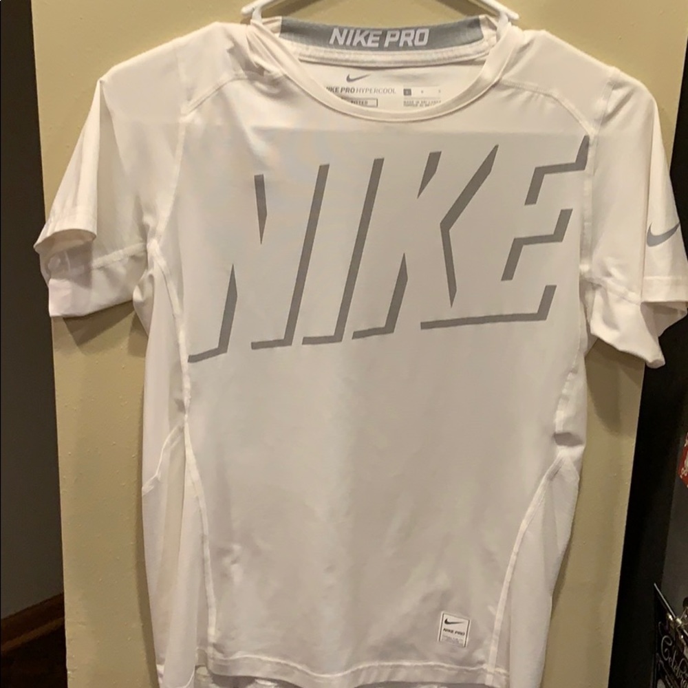 Nike pro hypercool t-shirt